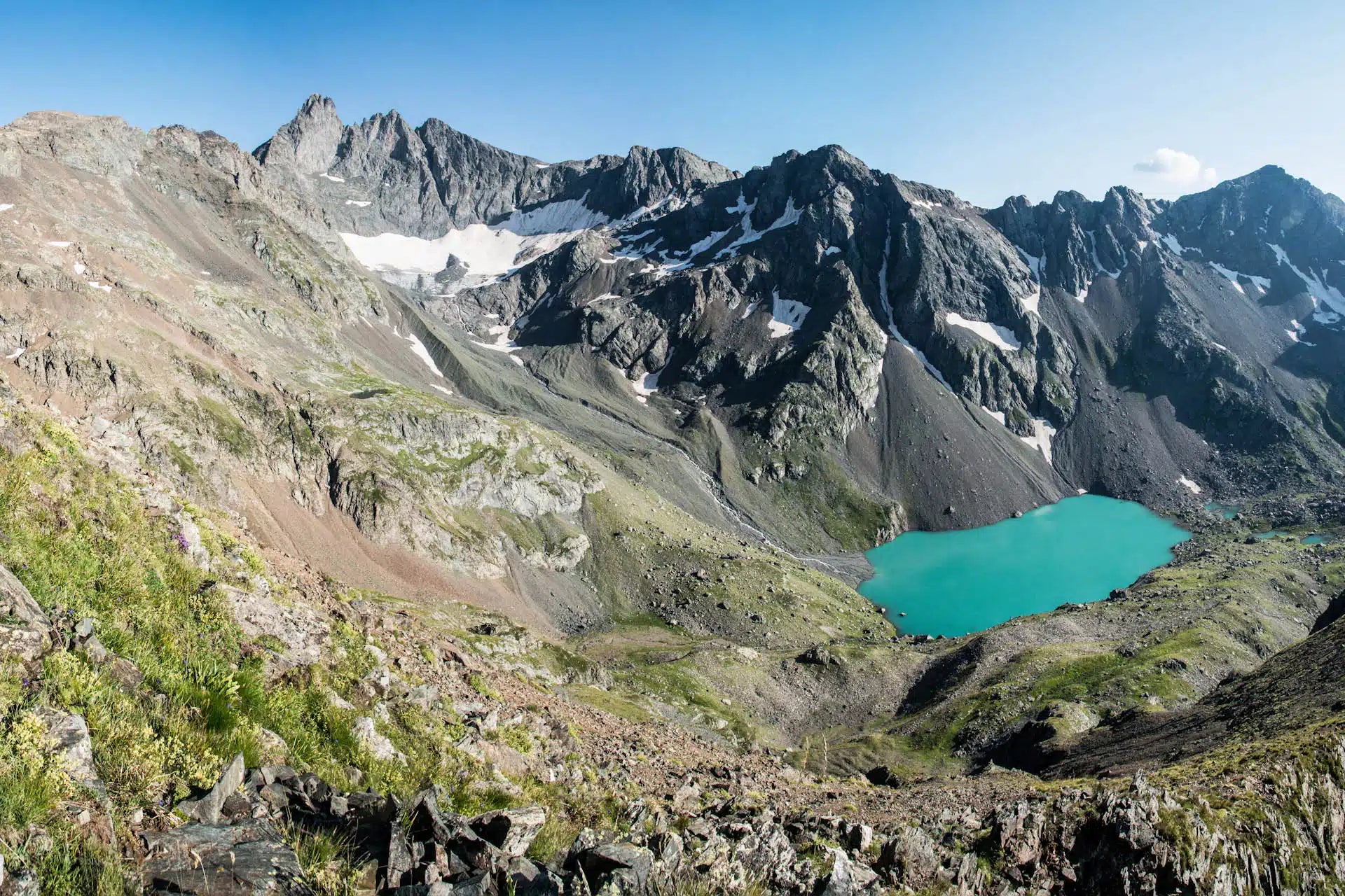 Massif de Belledonne : paradis sauvage pour le ski de rando, le trail et l’aventure